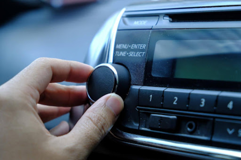 Почему греется магнитола в машине и как решить эту проблему?